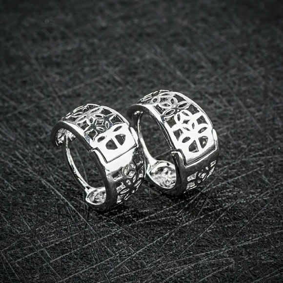 Jewelry - 2/$25 Silver plated Flower hoop Earring